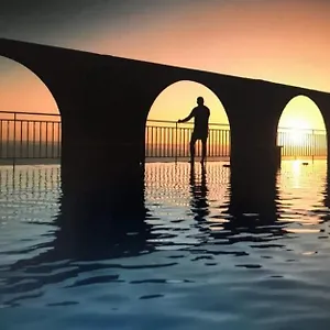 La Muralla , Puerto De Naos España